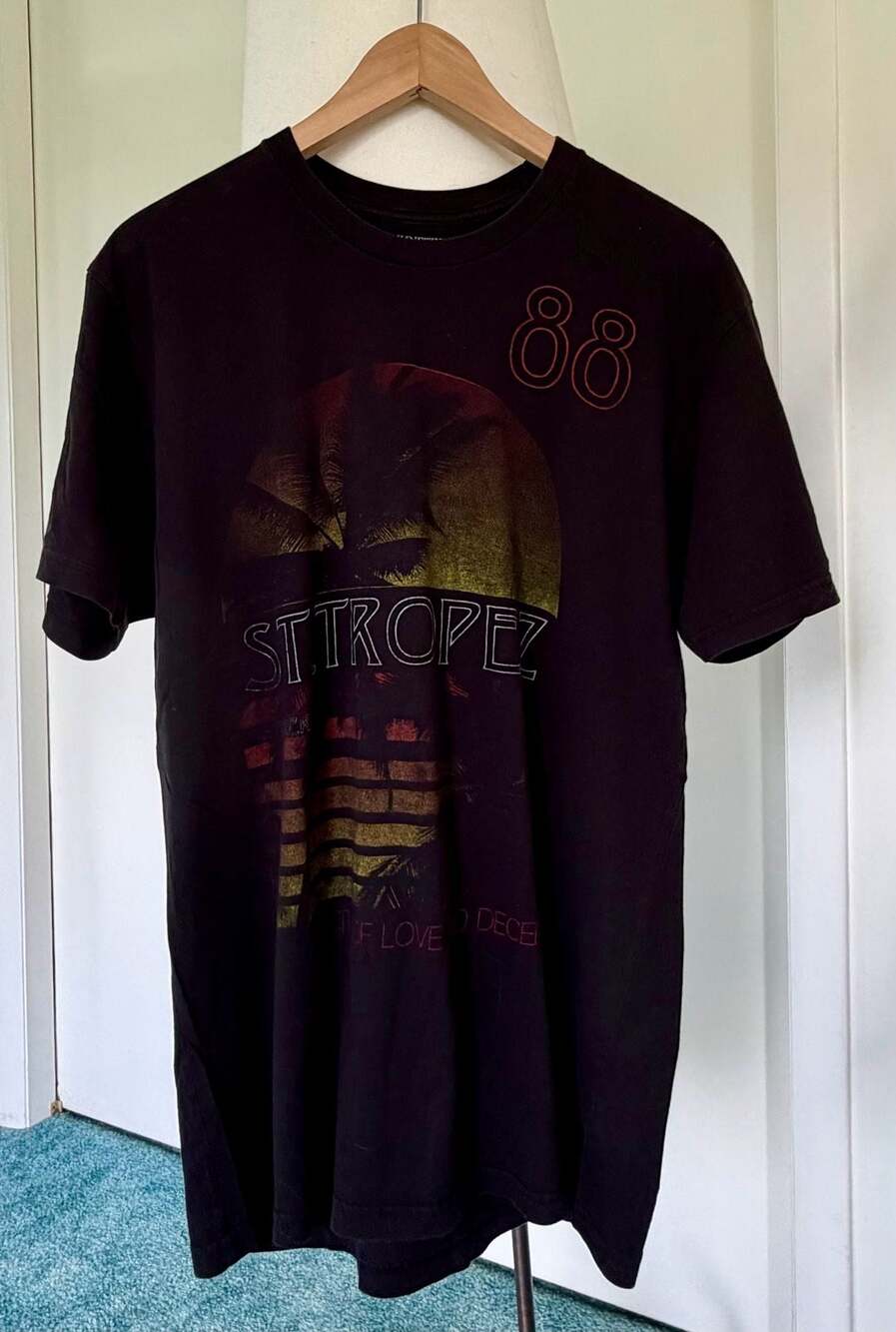 Kinetix St. Tropez City of Love and Deceit Graphic T-Shirt Large